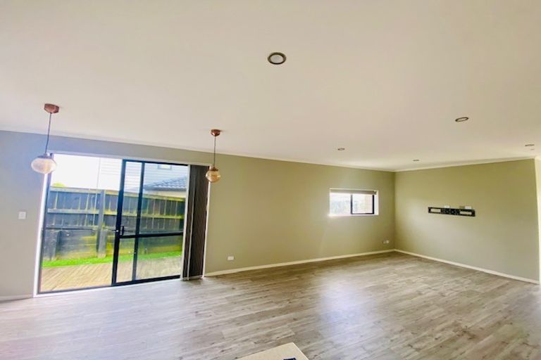 Photo of property in 31 Te Aramanu Crescent, Papakura, 2110