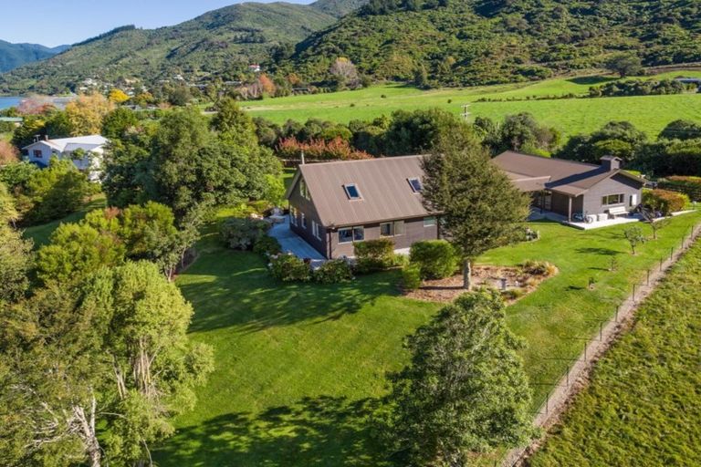 Photo of property in 28 Lady Cobham Grove, Anakiwa, Picton, 7281