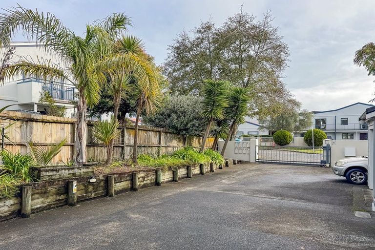 Photo of property in 6/78 Fernhill Way, Oteha, Auckland, 0632