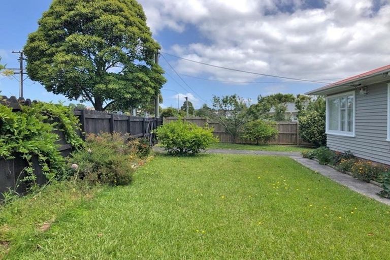 Photo of property in 60 Brandon Road, Glen Eden, Auckland, 0602