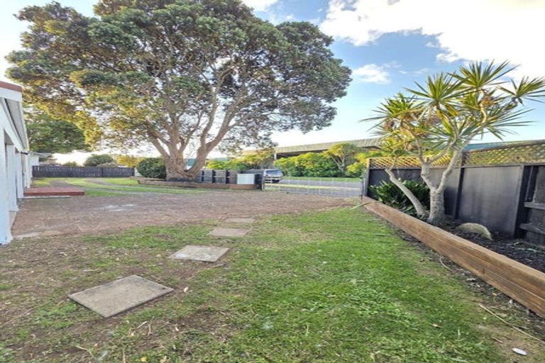 Photo of property in 14 Waimana Road, Conifer Grove, Takanini, 2112