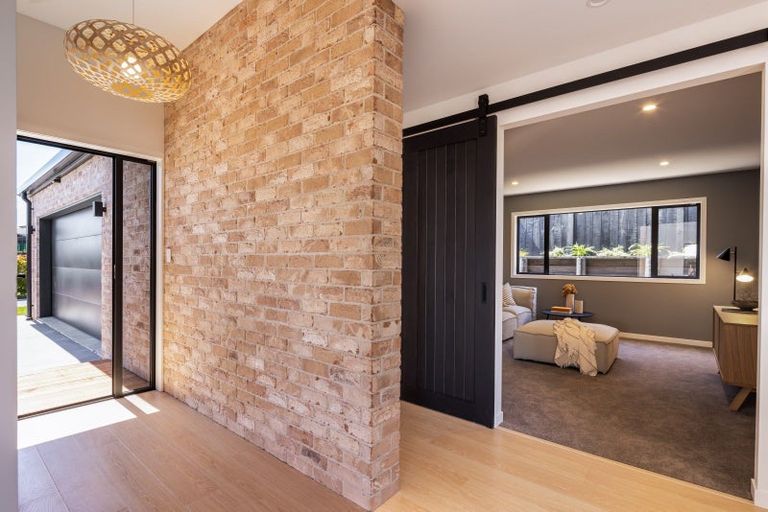 Photo of property in 10 Bosun Place, Te Atatu Peninsula, Auckland, 0610