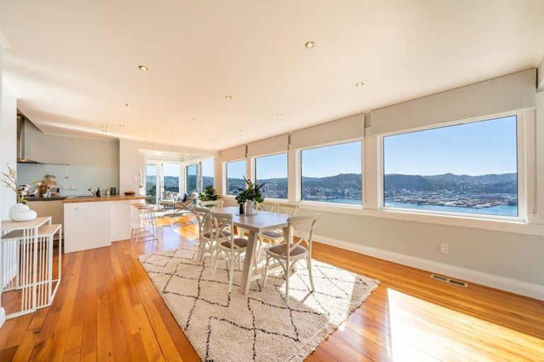 Photo of property in 35 Palliser Road, Roseneath, Wellington, 6011