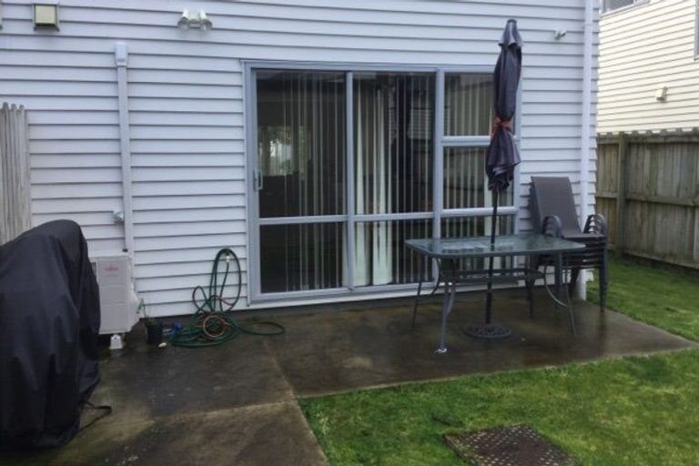 Photo of property in 75 Popokatea Drive, Takanini, 2112