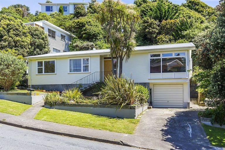 Photo of property in 28 Oak Avenue, Paremata, Porirua, 5024