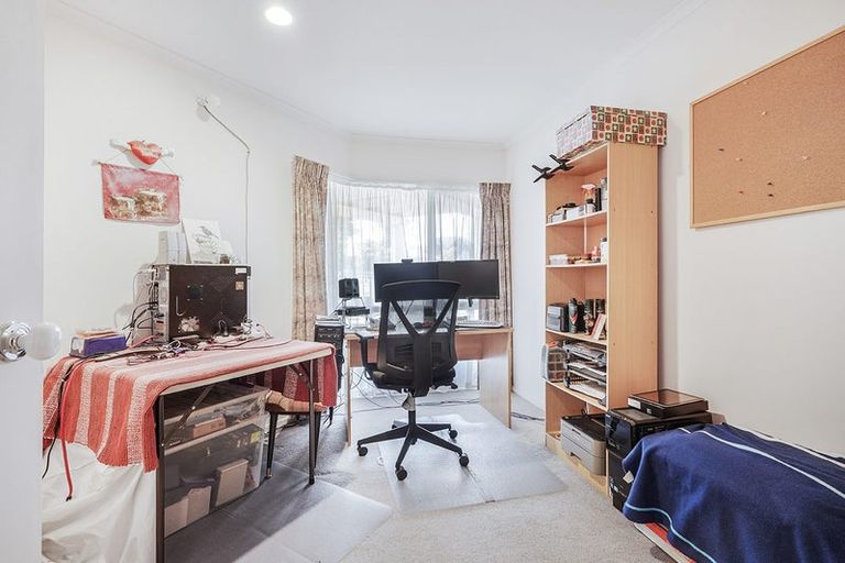 Photo of property in 2 Sunset Close, Western Heights, Hamilton, 3200