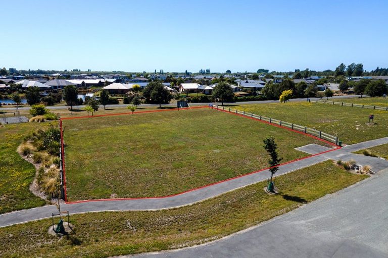 Photo of property in 16 Village Green Drive, Huntingdon, 7774