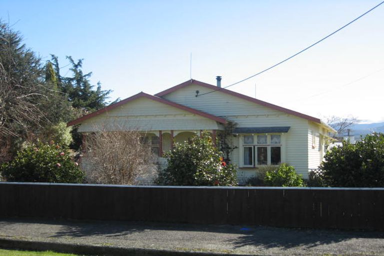 Photo of property in 12 Garrison Street, Carterton, 5713