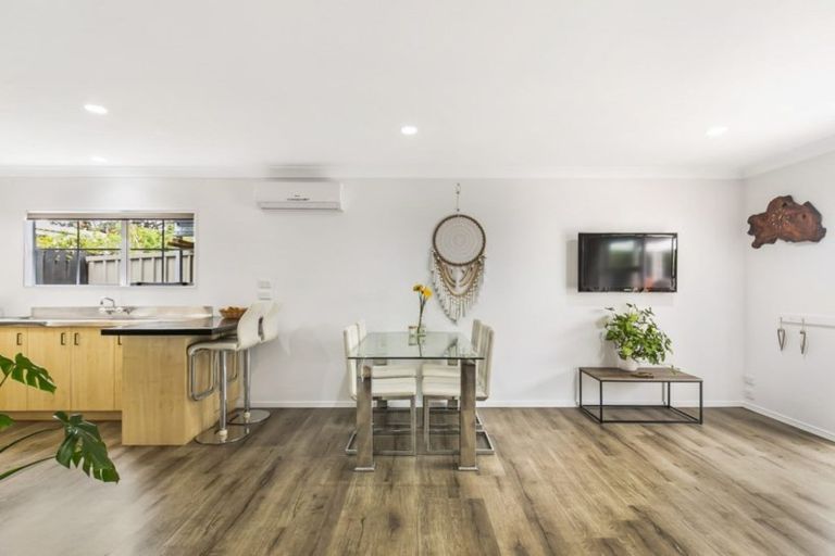 Photo of property in 2/69 Bay Street, Red Beach, 0932