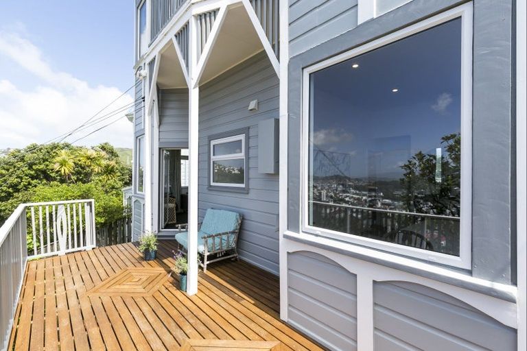 Photo of property in 112 Kelburn Parade, Kelburn, Wellington, 6012