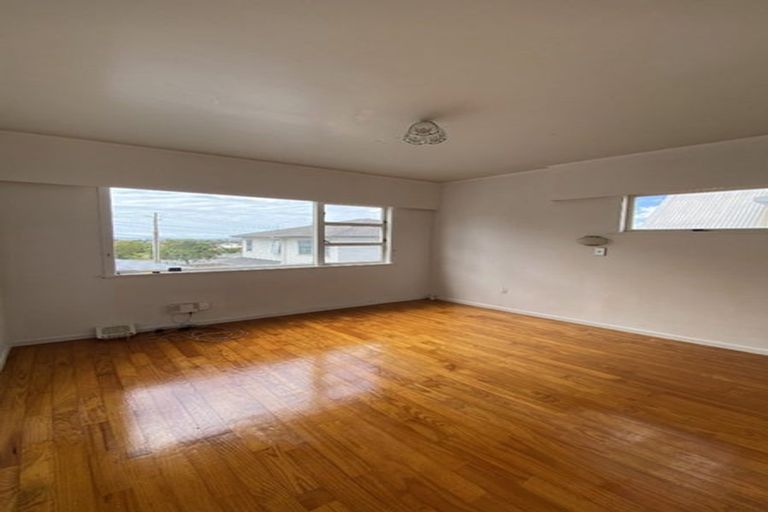 Photo of property in 840 East Coast Road, Oteha, Auckland, 0630