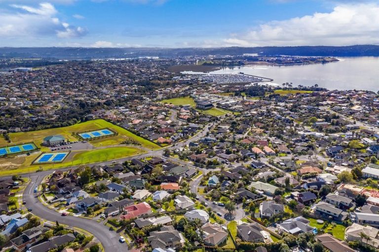 Photo of property in 15 Ballini Rise, West Harbour, Auckland, 0618