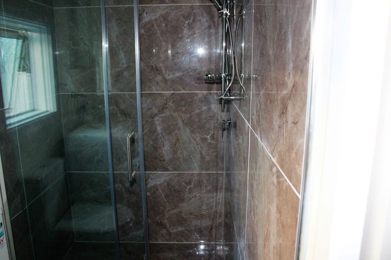 Photo of property in 3 Glen Marine Parade, Glendene, Auckland, 0602