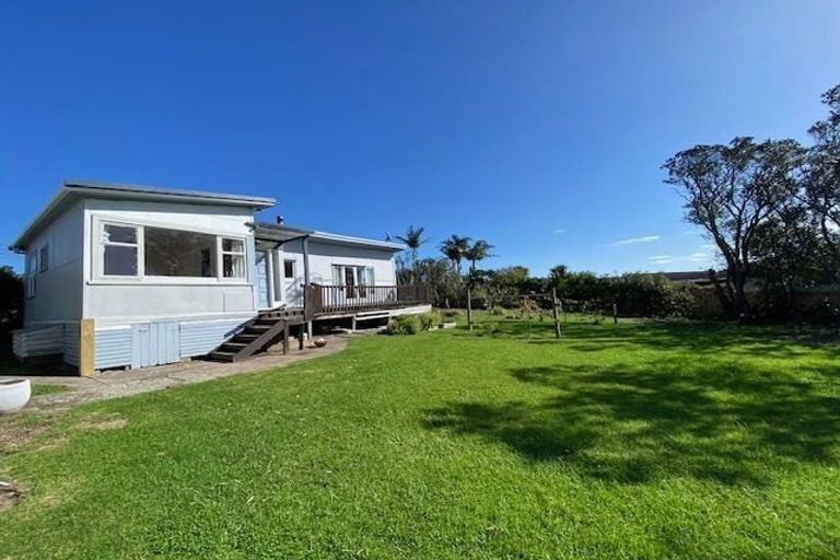 Photo of property in 1364 Whangaparaoa Road, Army Bay, Whangaparaoa, 0930