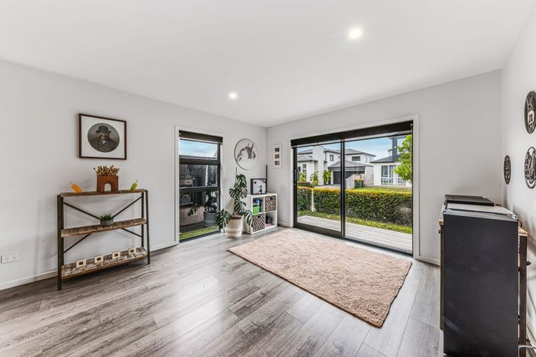 Photo of property in 11 Makete Crescent, Hobsonville, Auckland, 0618