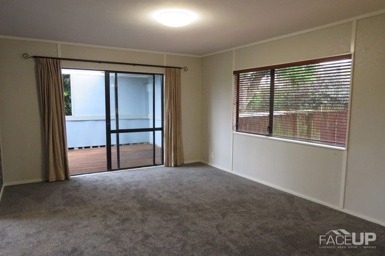 Photo of property in 1/8 Sailfish Drive, West Harbour, Auckland, 0618