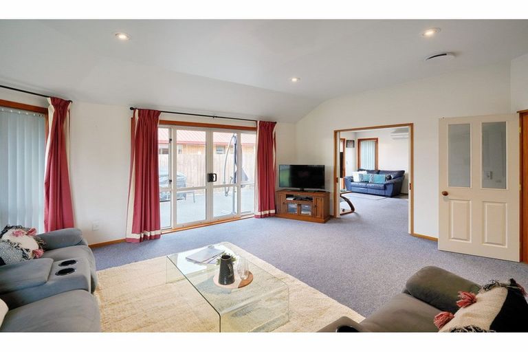 Photo of property in 12 Regency Crescent, Redwood, Christchurch, 8051