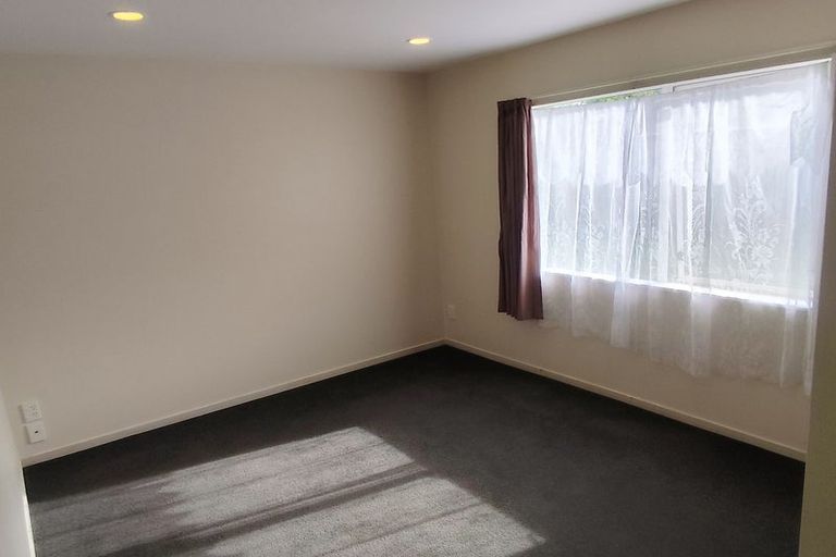 Photo of property in 8 Durham Street, Te Atatu Peninsula, Auckland, 0610