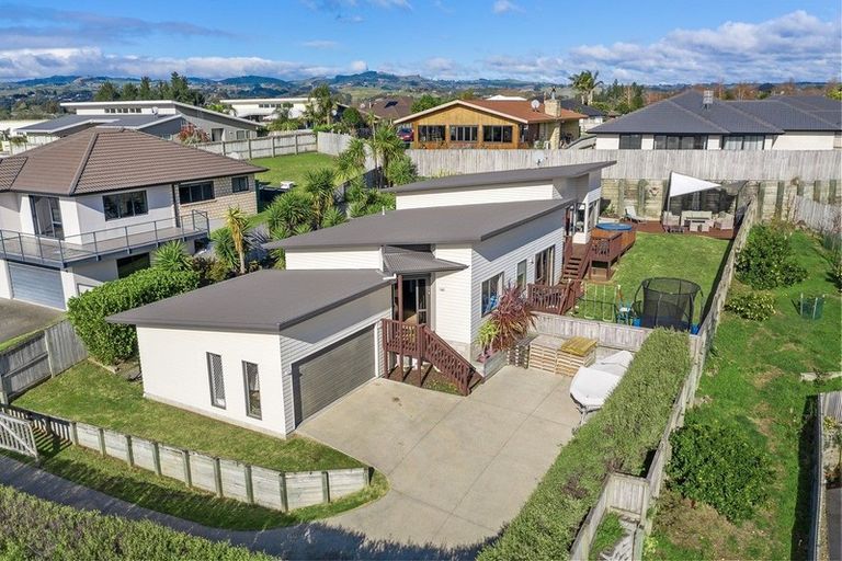 Photo of property in 6 Renner Place, Pyes Pa, Tauranga, 3112