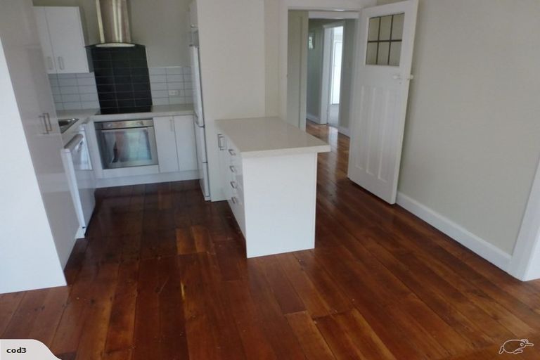 Photo of property in 5a Grove Road, Kelburn, Wellington, 6012