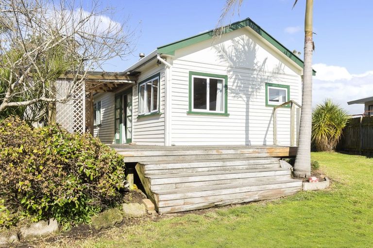 Photo of property in 56 Simpson Road, Papamoa Beach, Papamoa, 3118