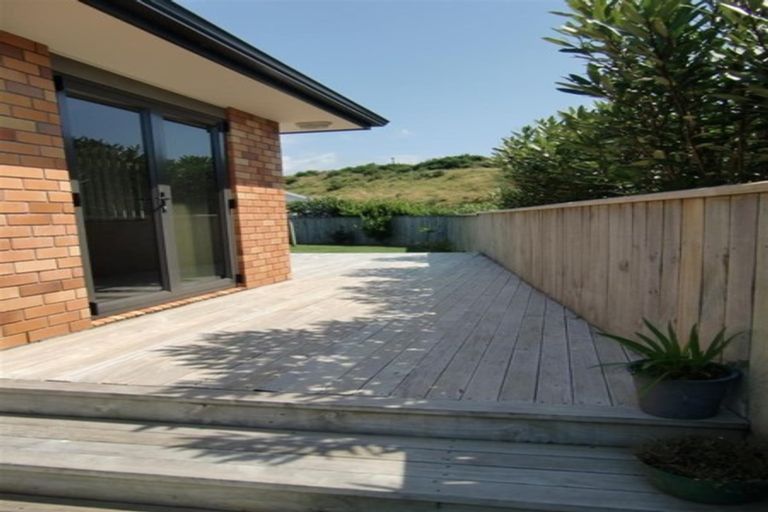 Photo of property in 15 Heta Road, Highlands Park, New Plymouth, 4312