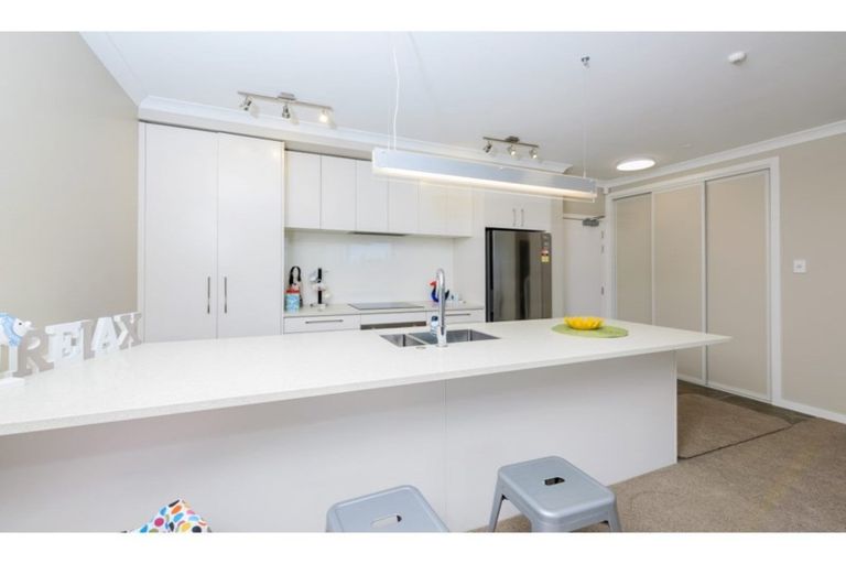 Photo of property in 82 Rewa Rewa Lane, Orewa, 0931