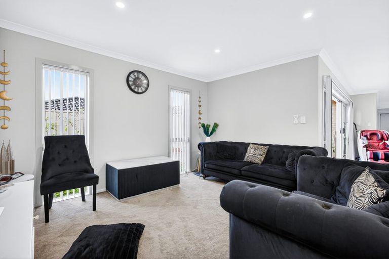 Photo of property in 37 Riverglade Parkway, Te Atatu South, Auckland, 0610