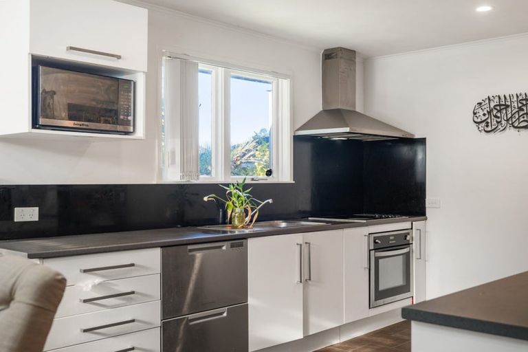 Photo of property in 36 Sunline Avenue, Massey, Auckland, 0614
