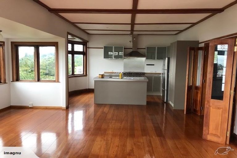 Photo of property in 11 Highbury Crescent, Highbury, Wellington, 6012