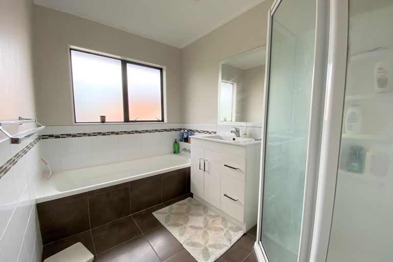 Photo of property in 8 Midvale Place, Burswood, Auckland, 2013