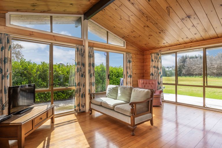 Photo of property in 88 Omaha Flats Road, Tawharanui Peninsula, Warkworth, 0986