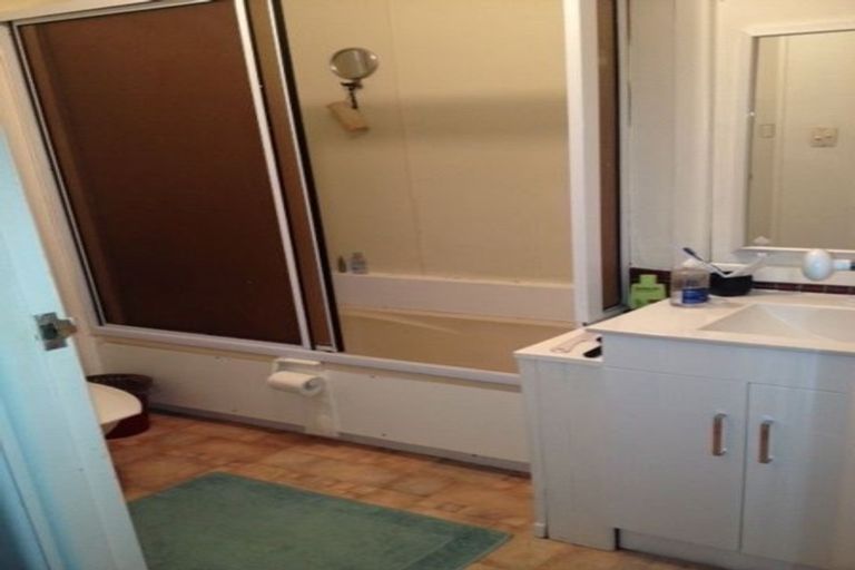 Photo of property in 3/104 Sylvan Avenue, Northcote, Auckland, 0627