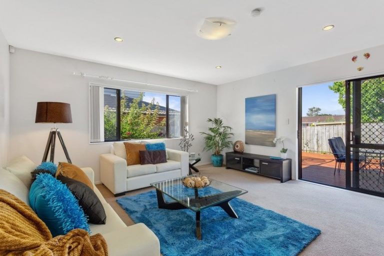 Photo of property in 3155a Great North Road, New Lynn, Auckland, 0600