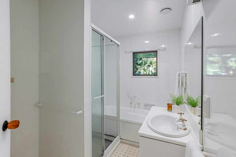 Photo of property in 16 Huia Street, Waikanae, 5036