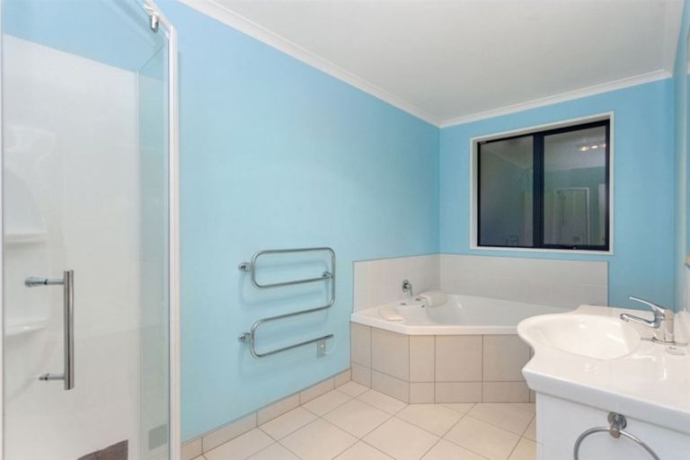 Photo of property in 6 Te Pihopa Way, Aidanfield, Christchurch, 8025