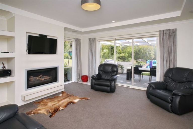Photo of property in 14 Riverside Way, Amberley, 7410
