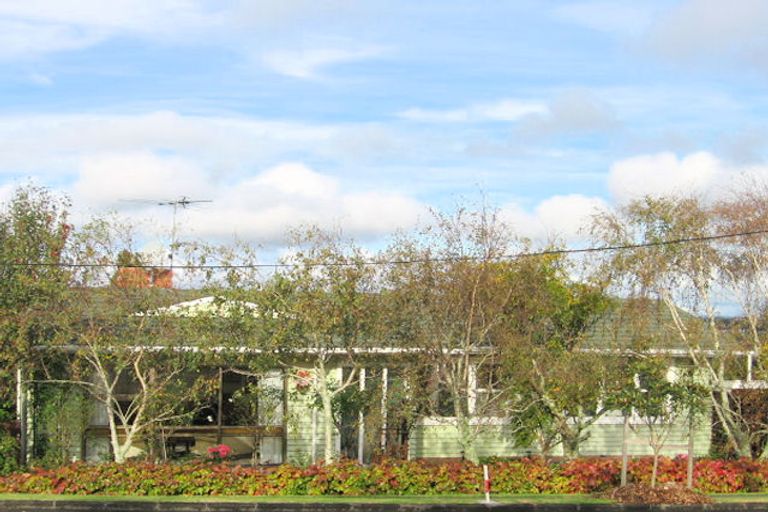 Photo of property in 1/64 Bradbury Road, Botany Downs, Auckland, 2010