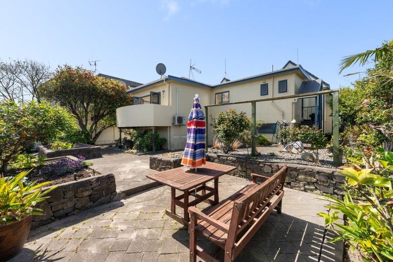 Photo of property in 190 Marine Parade, Mount Maunganui, 3116