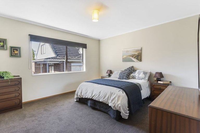 Photo of property in 33 Channing Crescent, Botany Downs, Auckland, 2010