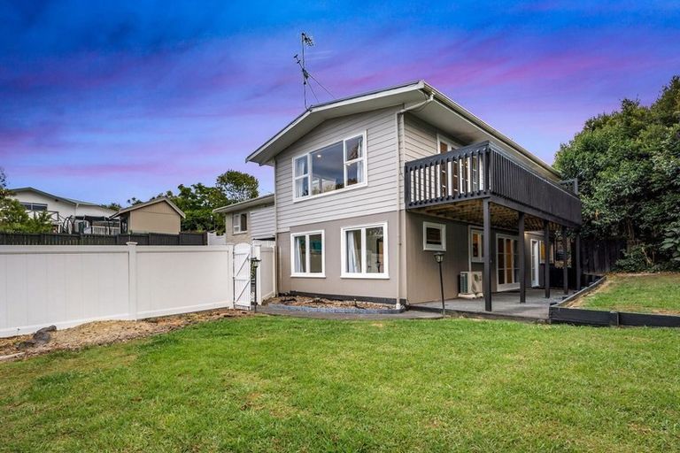 Photo of property in 36 Hartley Terrace, Massey, Auckland, 0614