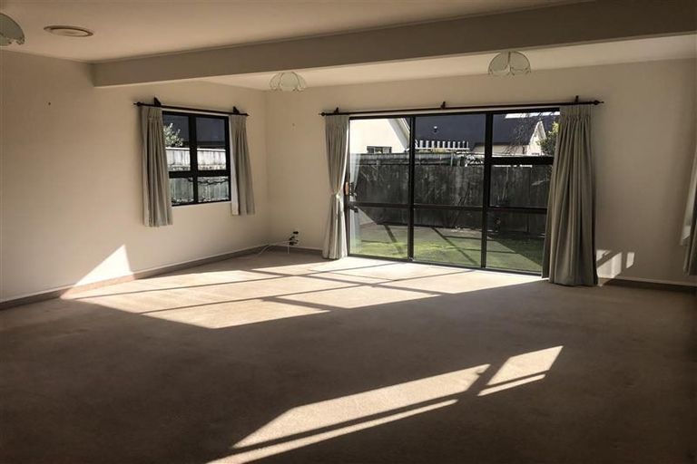 Photo of property in 18 Middle Road, Havelock North, 4130