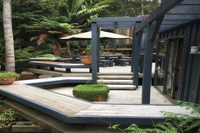 Photo of property in 18 Ridgewood Crescent, Birkenhead, Auckland, 0626