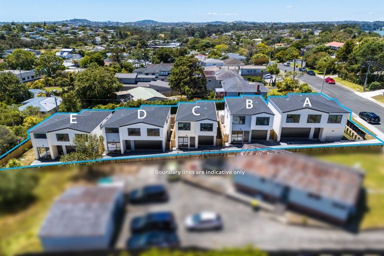 Photo of property in 21d Barron Drive, Green Bay, Auckland, 0604