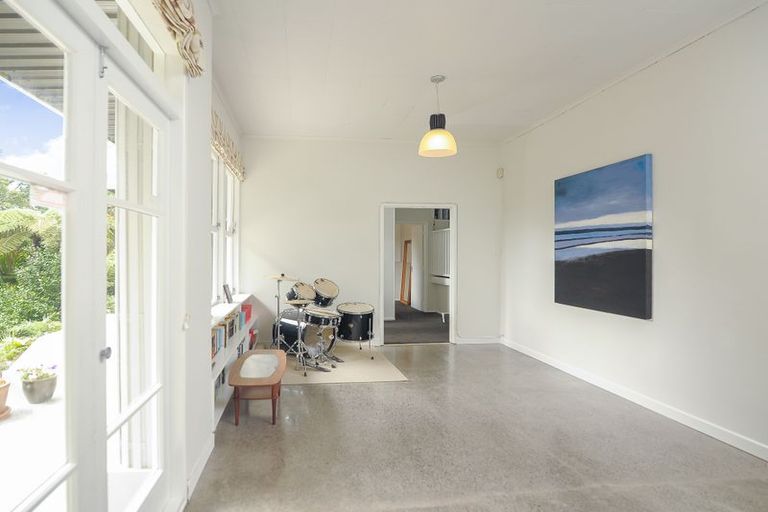 Photo of property in 232 Konini Road, Titirangi, Auckland, 0604