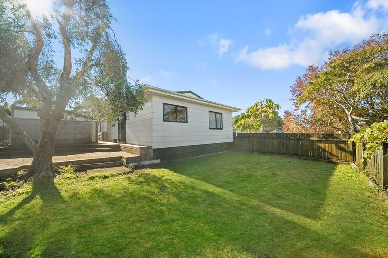 Photo of property in 1 Dalmahoy Place, Wattle Downs, Auckland, 2103