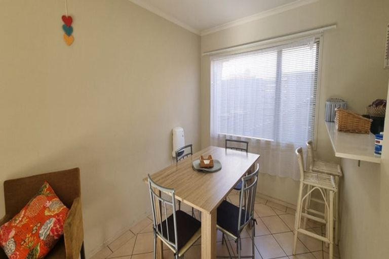 Photo of property in 47 Tiri Tiri Road, Birkdale, Auckland, 0626