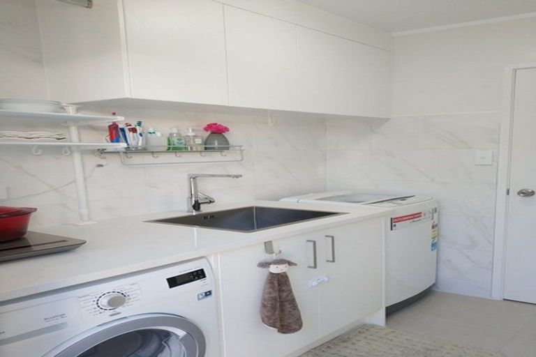 Photo of property in 2/6 Currey Crescent, Milford, Auckland, 0620