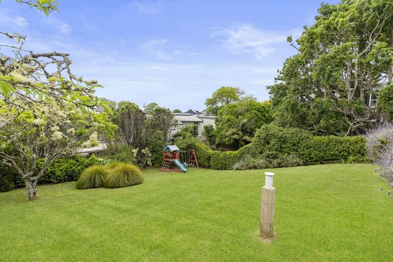 Photo of property in 104 Mellons Bay Road, Mellons Bay, Auckland, 2014