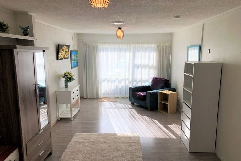 Photo of property in 2/55 Lake Road, Devonport, Auckland, 0624